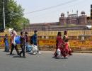 Delhi's migrants face lockdown fear amid Covid surge