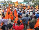 K'taka mosque row: VHP stages protest, chants bhajans