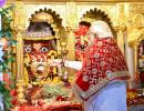 PM unfurls flag atop Guj temple after dargah shifted