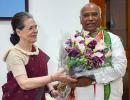 Sonia, Priyanka meet Kharge after his victory