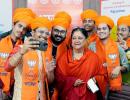 25 BJP MLAs meet Vasundhara in show of strength