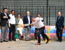 Aussie Deputy PM Plays Gully Cricket!