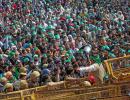 Protesting farmers stopped from marching to Parl