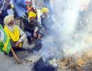 Farmers won't cremate dead protester till case booked