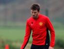 United's Carrick out for up to a month: Reports