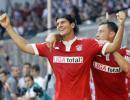 Gomez helps Bayern draw Bremen