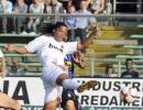 Juve suffer first defeat, Ronaldinho saves Milan