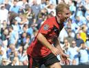 EPL: Late Scholes goal saves United