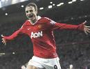 Berbatov leads Manchester United to easy victory