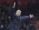 Wenger slams Old Trafford pitch