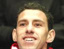 Maxi Rodriguez completes Liverpool switch