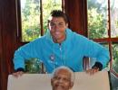 Ronaldo hands Portugal shirt to Nelson Mandela