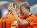 Genius Robben takes Dutch to last eight