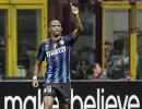 Eto'o shines for Inter, Barca held in Russia