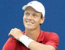 Berdych ends Murray streak, Federer through