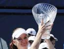 Radwanska upsets Zvonareva to win San Diego title