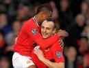 Berbatov treble puts Man United level with City