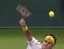 Federer produces trademark 'tweener' in Doha win