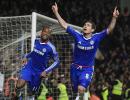 Chelsea fight back to beat Man U 2-1