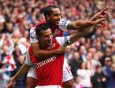 Van Persie double fires Arsenal to victory