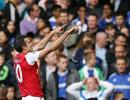 Photos: Van Persie-led Arsenal stun Chelsea, Man U down Everton