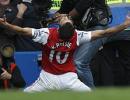 EPL: Arsenal hit five, City and United win