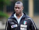 City's Balotelli in fresh row over 'unjustified' fine