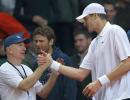 Davis Cup: Isner stuns Federer, holders Spain in control