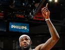 NBA: LeBron helps Miami turn heat on Bucks