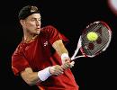 Hewitt in third round after Roddick retires