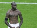 Balotelli brace sends Italy into final