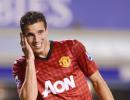 Wenger calls on fans to respect Van Persie