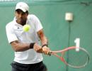 Vijayragavan stretches top seed Vardhan