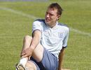 Knee surgery sidelines United's Jones for two months