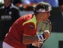 Ferrer holds off Isner to put Spain in final