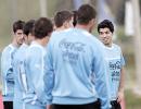 Uruguay back 'persecuted' Suarez