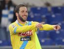 Higuain brace revives Napoli as goals flow in Serie A