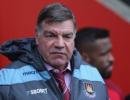 West Ham manager Allardyce signs new two-year deal