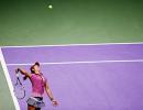 Li Earns hat-trick of wins against injured Azarenka