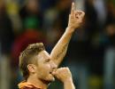 Serie A: Totti, Strootman help Roma maintain perfect start