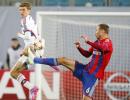 Roundup: Mueller's penalty gives Bayern win; Martinez steals show