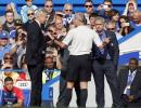 Wenger apologises for shoving Mourinho; Lampard in fans hearts