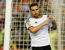 Barcelona sign Alcacer from Valencia