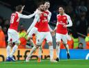 Premier League: Walcott and Giroud help Arsenal beat Man City