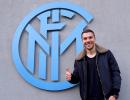 Podolski says goodbye to Arsenal; meets Inter boss