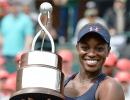 In-form Stephens beats Vesnina to claim Charleston title