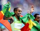 Rio Games: Ethiopia's Ayana shatters world record to win 10,000m