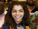 Sakshi accorded grand welcome, presented Rs 2.5 crore cheque