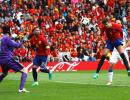 Euro: Spain edge Czechs after Pique's late header