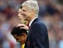 Arsenal snatch last-gasp win for Wenger's 20th anniversary